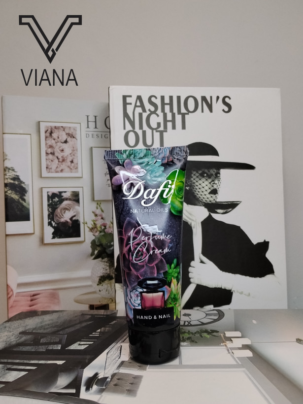 کرم مرطوب کننده و معطر دست و ناخن مدل ورساچه Versace حجم 75 میل دافی